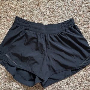 Lululemon black hottie hot 2.5 low rise